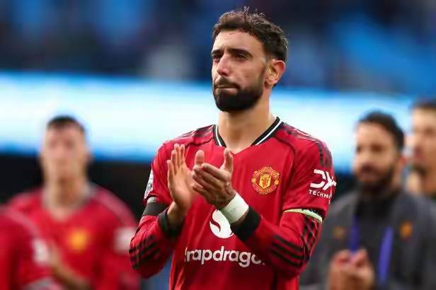 主动递投名状！曼联夏窗新猎物摊牌：偶像就是B费，梦剧场之门已敞开！